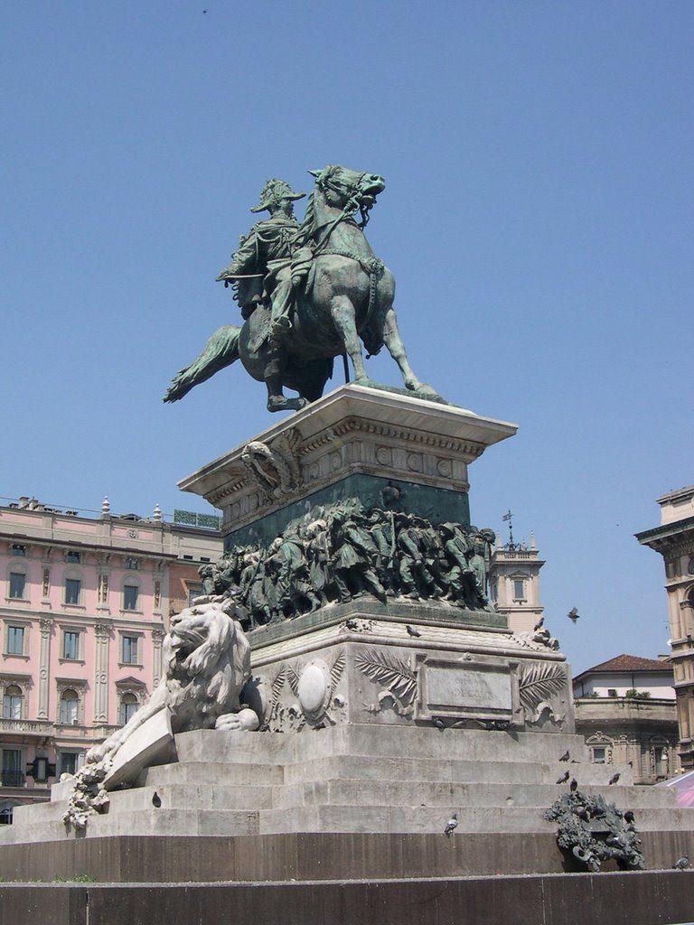 Vittorio Emanuele II in piazza Duomo